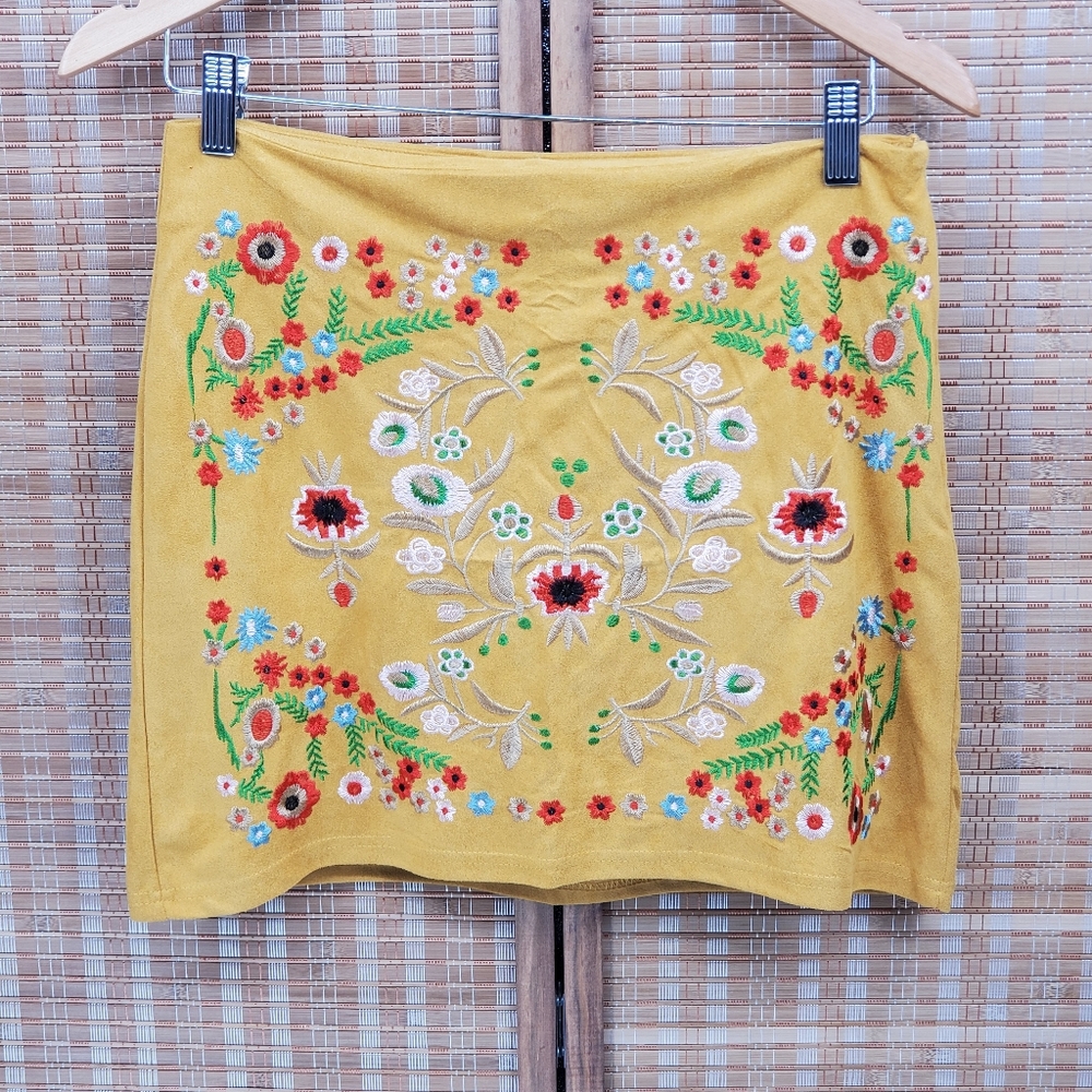 ♤ L&B Lucky & Blessed Mustard Yellow Embroidered Faux Suede Mini Skirt Small